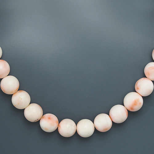 Collana corallo bianco con - in,