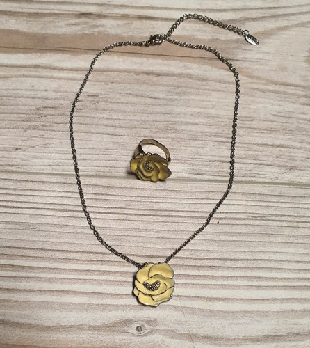Antica collana ciondolo anello