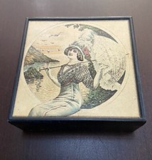 SCATOLINA CAMILLE INTERNATIONAL IN PLASTICA VINTAGE ANNI '70  5X5X2 cm CIRCA