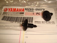 2 rivetti tasselli clip carena copri batteria Yamaha Majesty 400 cod 9026905079