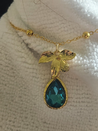 Collana con ciondolo cristallo