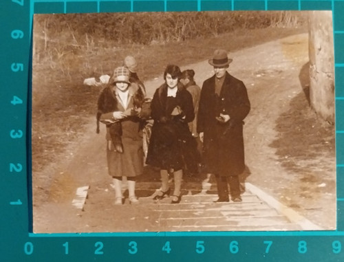 Foto donne uomo stradello - foto,