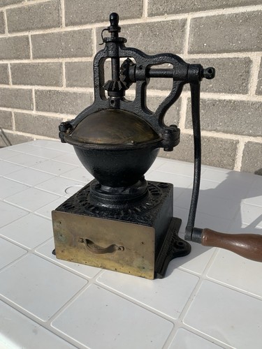 Macinino antico della peugeot - antico,