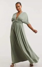 Abito da damigella curvy