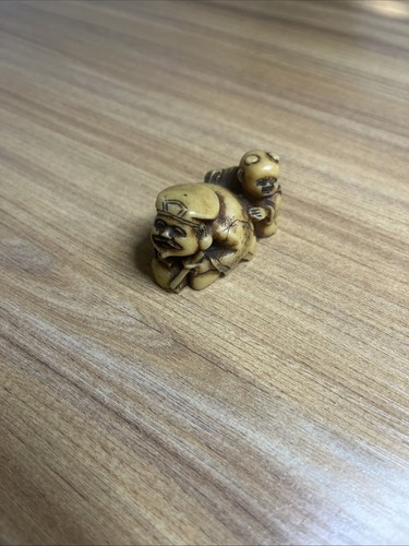 Netsuke giapponese dell'uomo