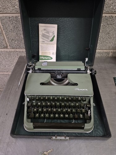 Olympia sm2 portabe typewriter - sm2,