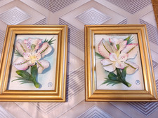 Coppia Quadri  Con Fiore Capodimonte In Cornice Di  Legno Oro