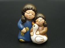 Thun , presepe classico, Bimbi con oca, blu. Altezza 6 cm.