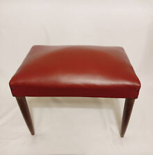 Sgabello poggiapiedi in legno e vinile rosso anni '60/'70