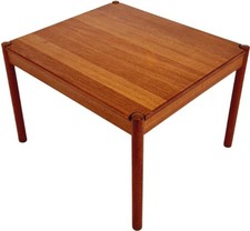 TAVOLO LATERALE Magnus Olesen