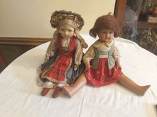 LOTTO DI 2 BAMBOLE ( 1  COMPOSIZIONE E 1  IN PANNO)