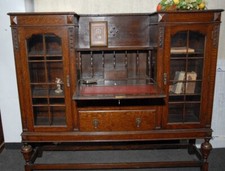 Antico scrittoio scozzese a ribalta con vetrinette-libreria in quercia. 