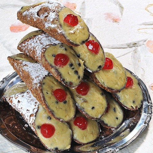 Cannoli siciliani con ricotta - cannoli,