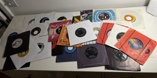 Vinyl singles job - lot, x34