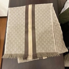 Stola Gucci modello GG linea