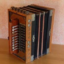 Antica fisarmonica armonica a