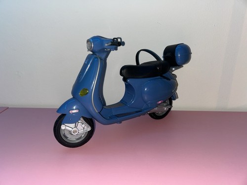 Barbie scene blu vespa - barbie,