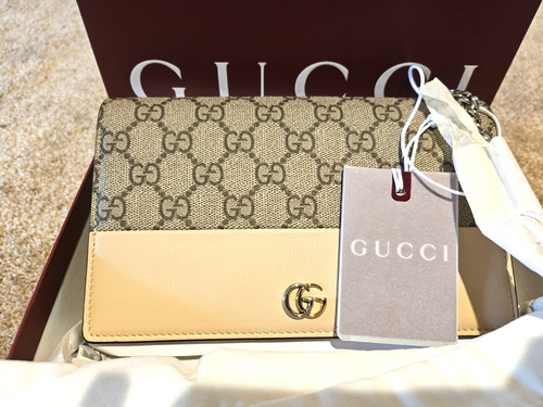 Gucci never used clutch - gg,
