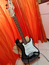 FENDER STRATOCASTER SQUIER