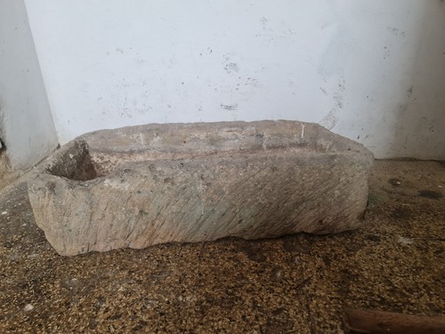Antico abbeveratoio pietra - in,