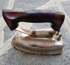 Vecchio ferro da stiro 