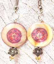 Orecchini rotondi colore albicocca arancio simil madreperla mandala rosa indiana