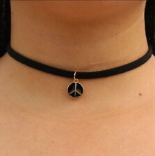 Collana Girocollo in Ecopelle Scamosciato Nero con Ciondolo simbolo della pace