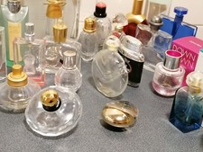 Lotto 30 Bottiglie Profumo Grandi Vuote Collezione Vintage come foto Scenografia