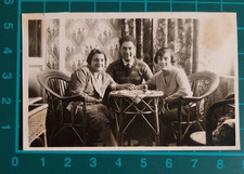 FOTO DONNE E UOMO SEDUTI TAVOLO E SEDIE IN BAMBU' - NAPOLI 1927 ( F 40 )