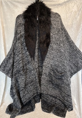 Poncho stile mantello cardi