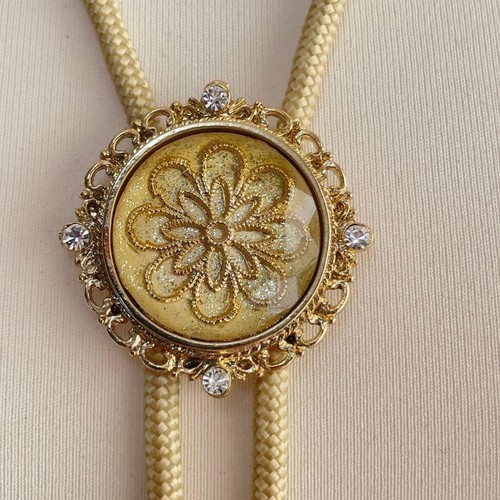 Collana vintage con cravatta