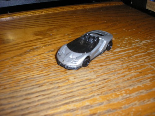 Bella hot wheels - hot,