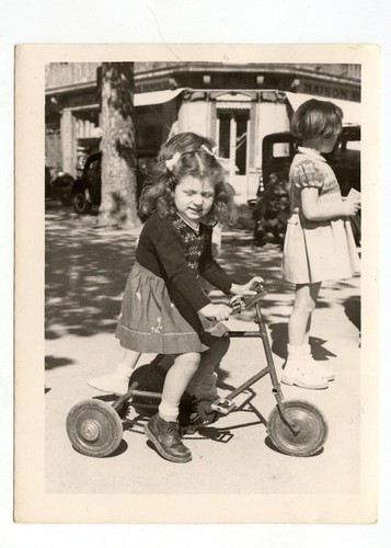 Piccola bambina bicicletta - piccola, a