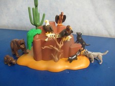 Roccia grotta molti animali