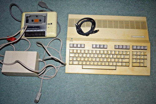 Commodore 128 computer e - 128/64,