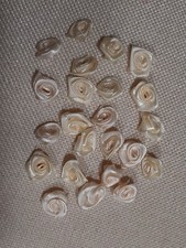 78 - LOTTO N.  23 FIORI BEIGE