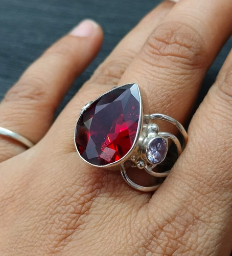 Anello pera pietra preziosa