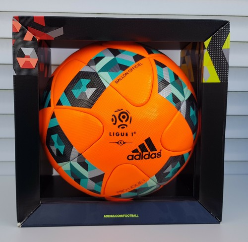 Nuovo pallone calcio - da,