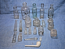 ASSORTMENT OF GLASS BOTTLES