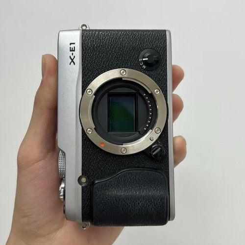Fotocamera digitale mirrorless