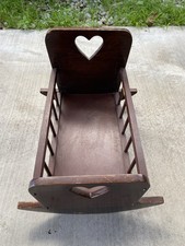 Culla bambola vintage fatta a