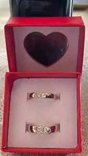 ANELLI IN COPPIA ARGENTATI PER LUI E LEI CON DECORO CUORE E PIETRE INCASTONATE