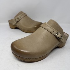 Zoccoli mules bruniti fresati