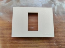 Placca Mostrina grigio sabbia