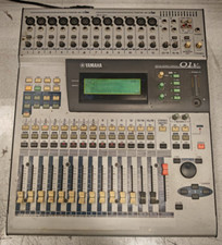 Yamaha 01V Console di Mixaggio