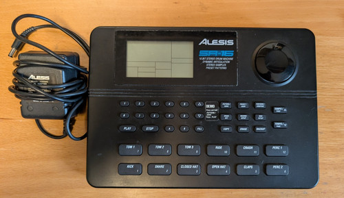 Alesis drum machine con - sr-16,