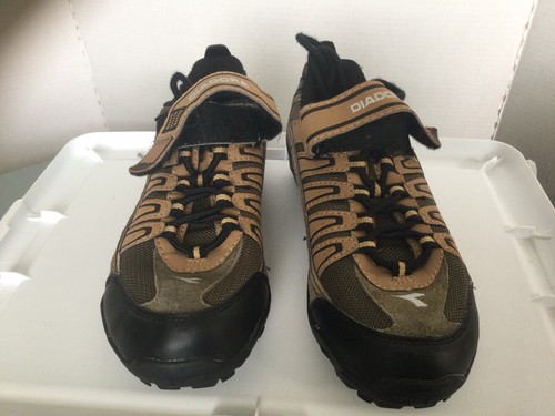 Blrown and black diadora - black,