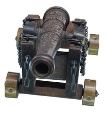 Riproduzione di antico cannone