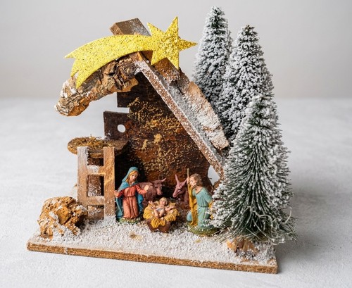 Capanna con statuine per - statuine,
