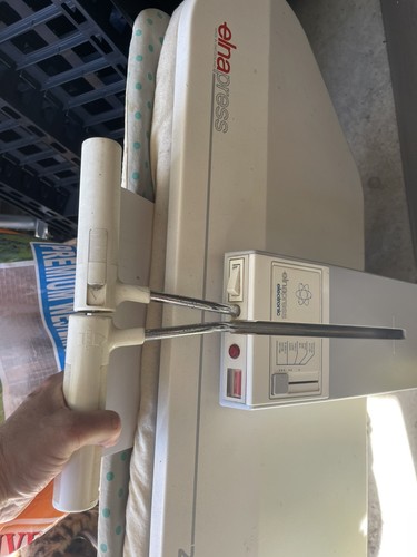 **Pressa per vestiti vintage
